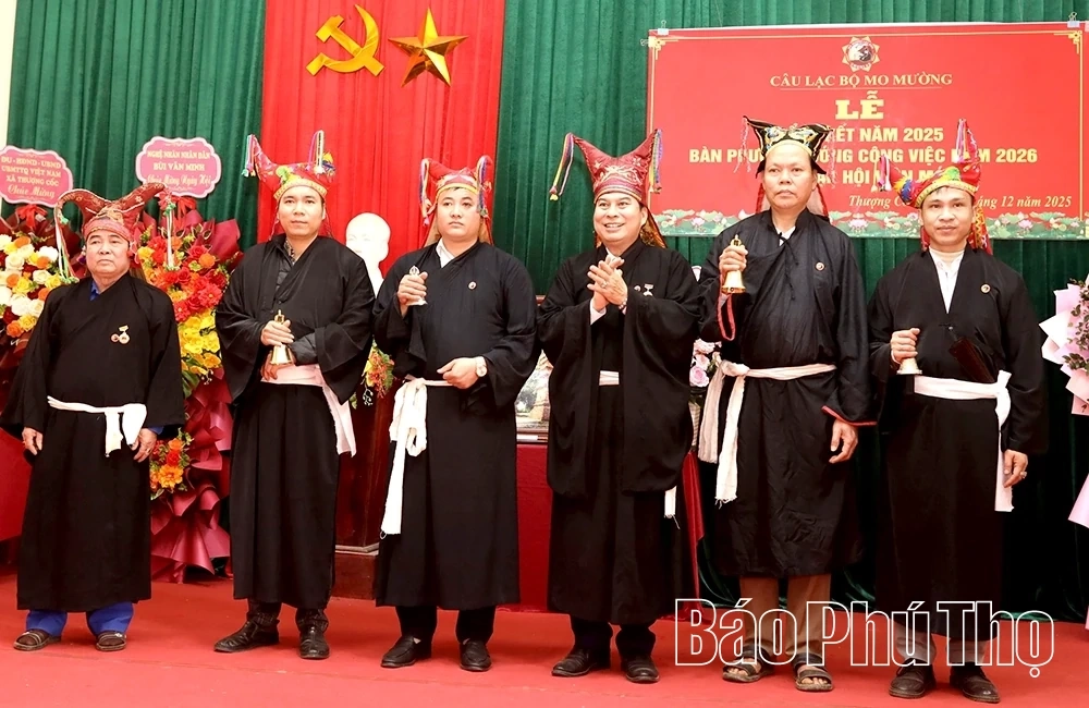 CLB Mo Mường Lạc Sơn chung tay bảo tồn di sản Mo Mường