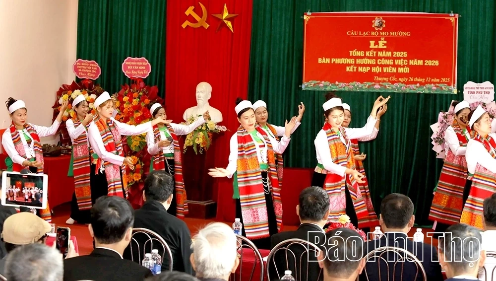 CLB Mo Mường Lạc Sơn chung tay bảo tồn di sản Mo Mường