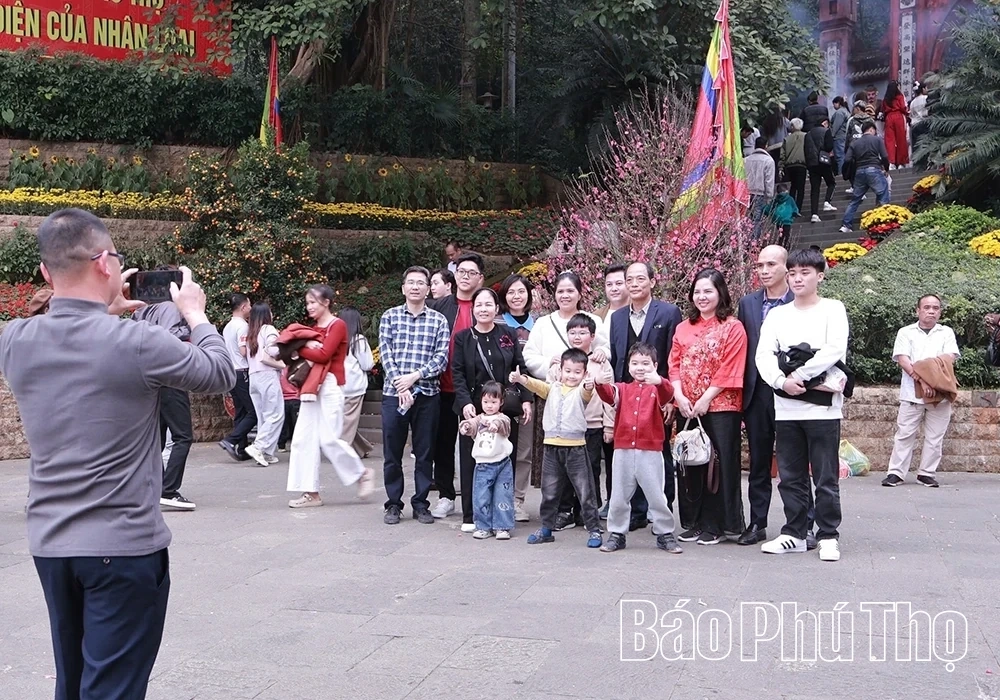 Đầu năm hành hương về với cội nguồn