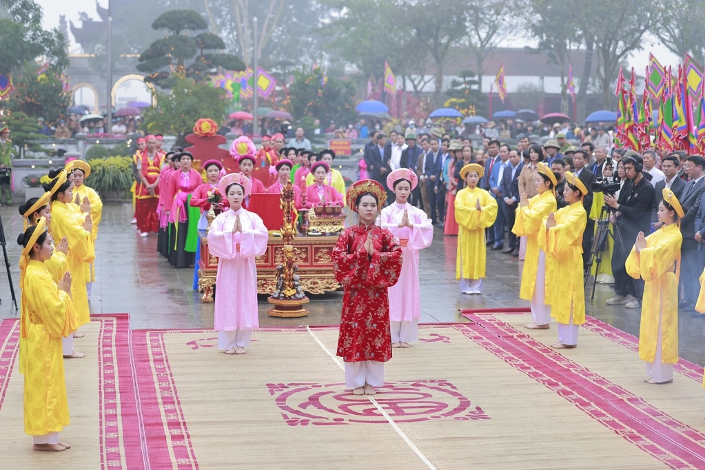 Vẻ đẹp “trong veo”, thuần khiết nơi đất Mẫu