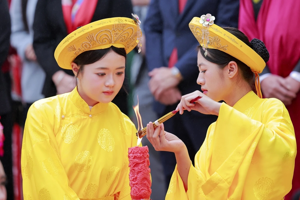 Vẻ đẹp “trong veo”, thuần khiết nơi đất Mẫu