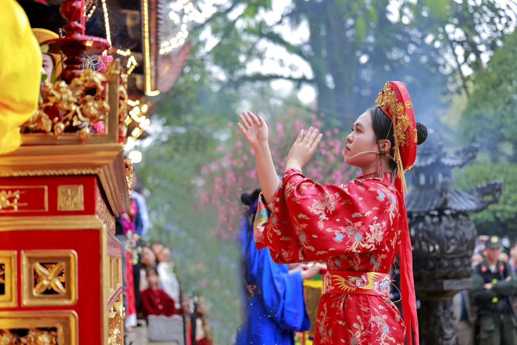 Vẻ đẹp “trong veo”, thuần khiết nơi đất Mẫu