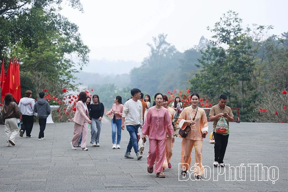 Đầu xuân, hành hương về nơi cội nguồn dân tộc