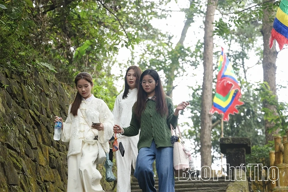 Đầu xuân, hành hương về nơi cội nguồn dân tộc