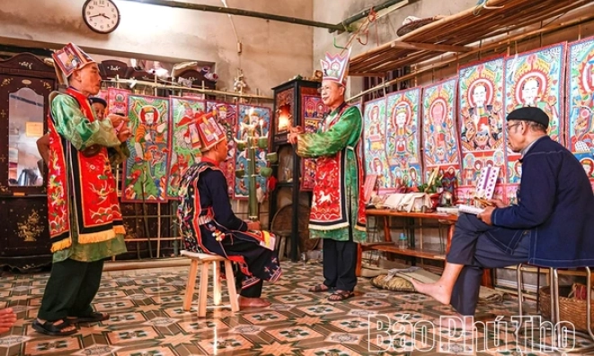 Ph&aacute;t huy gi&aacute; trị văn h&oacute;a truyền thống của người Dao quần chẹt