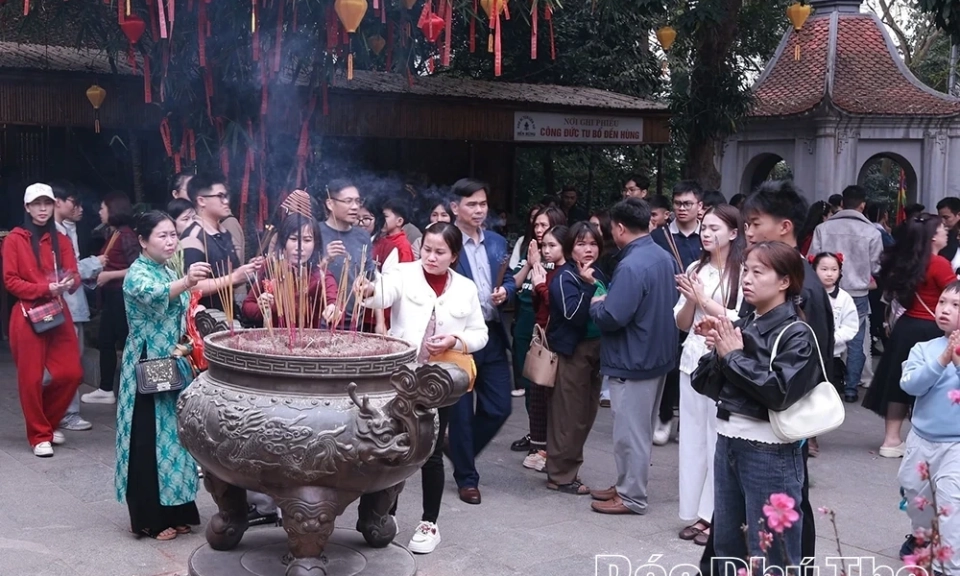 Đầu năm h&agrave;nh hương về với cội nguồn