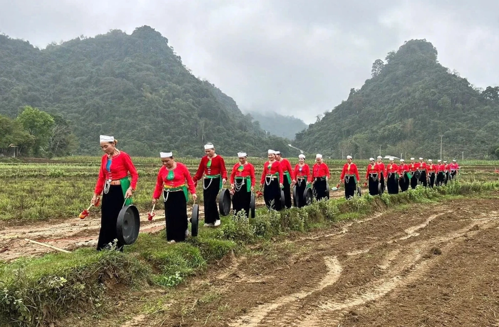 Rộn ràng hội xuân xứ Mường