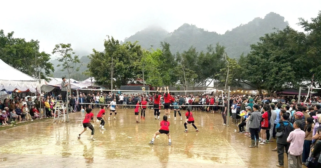 Rộn ràng hội xuân xứ Mường