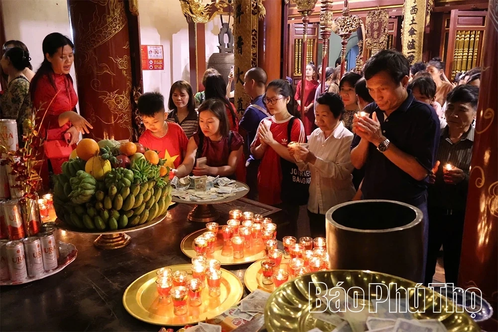 Ấn tượng tour đêm Đền Hùng