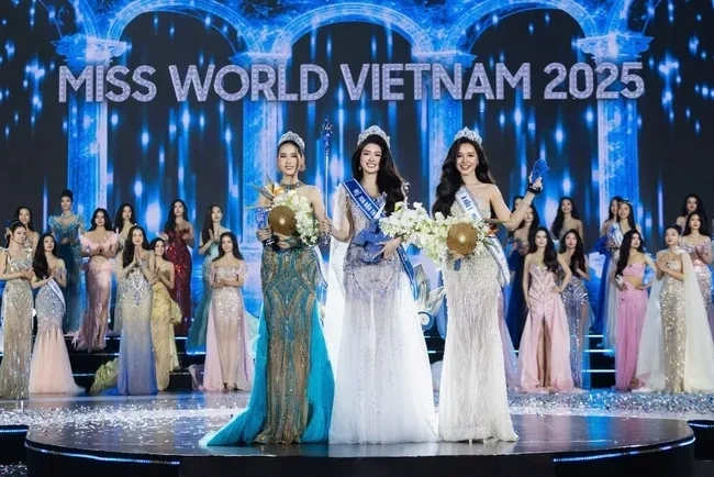 Phan Phương Oanh đăng quang Miss World Việt Nam 2026