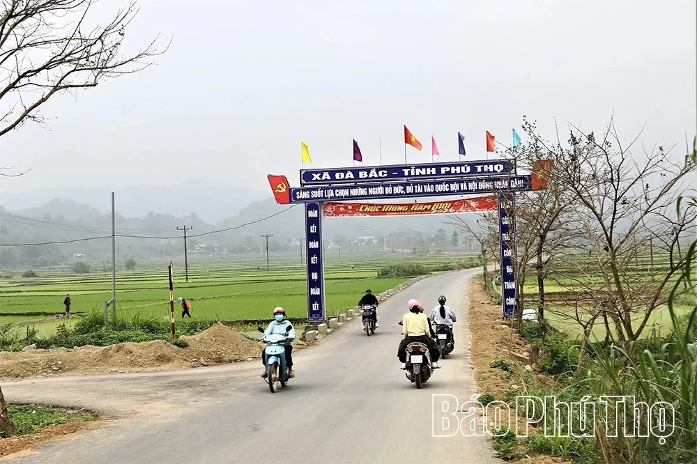 Xóm Tráng phát huy vai trò cán bộ, đảng viên xây dựng quê hương