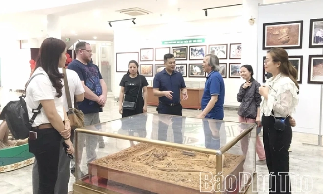 Đ&aacute;nh thức gi&aacute; trị Di t&iacute;ch quốc gia đặc biệt Hang X&oacute;m Trại