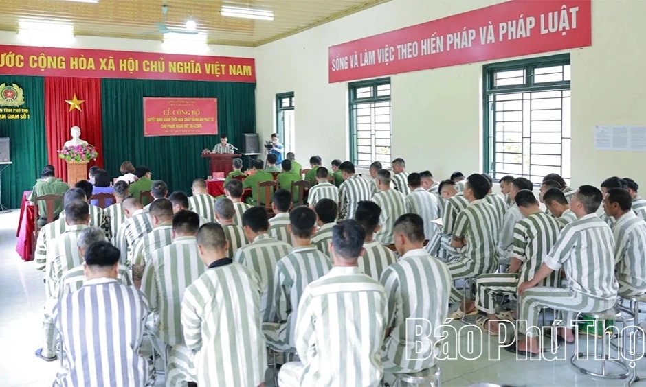 C&ocirc;ng bố quyết định giảm thời hạn chấp h&agrave;nh &aacute;n phạt t&ugrave;