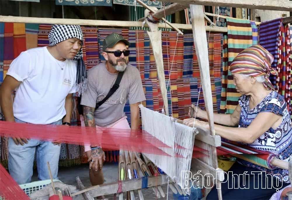 Đưa văn hóa bản địa thành lợi thế thu hút du khách