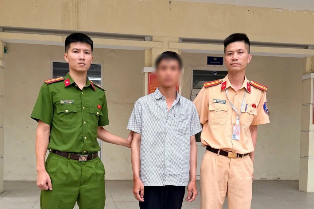 Phát hiện thí sinh sử dụng camera cúc áo để gian lận thi sát hạch lái xe