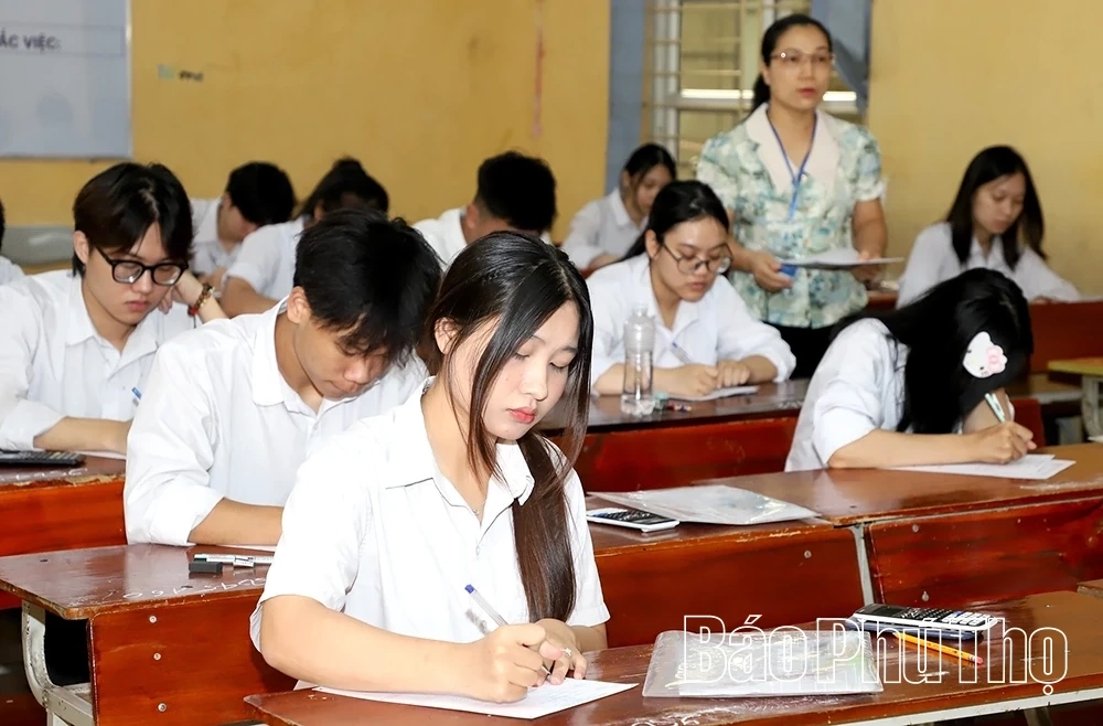 Kỳ thi tốt nghiệp THPT năm 2026 tại điểm thi Trường THPT Nguyễn Tất Thành diễn ra an toàn, đúng quy chế