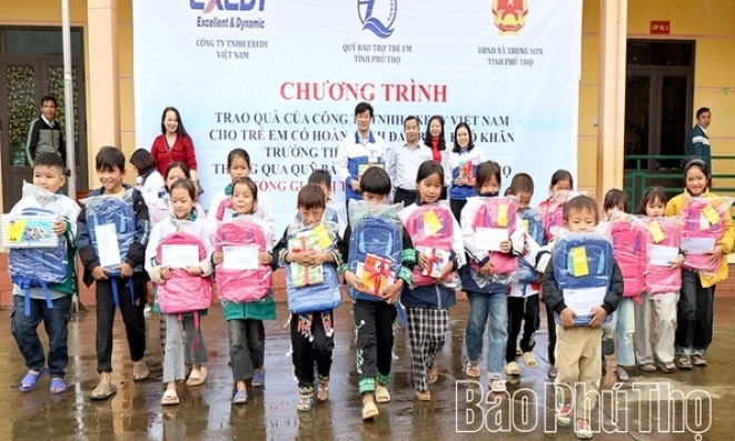 Trẻ em hạnh ph&uacute;c, an to&agrave;n, vững bước trong kỷ nguy&ecirc;n số