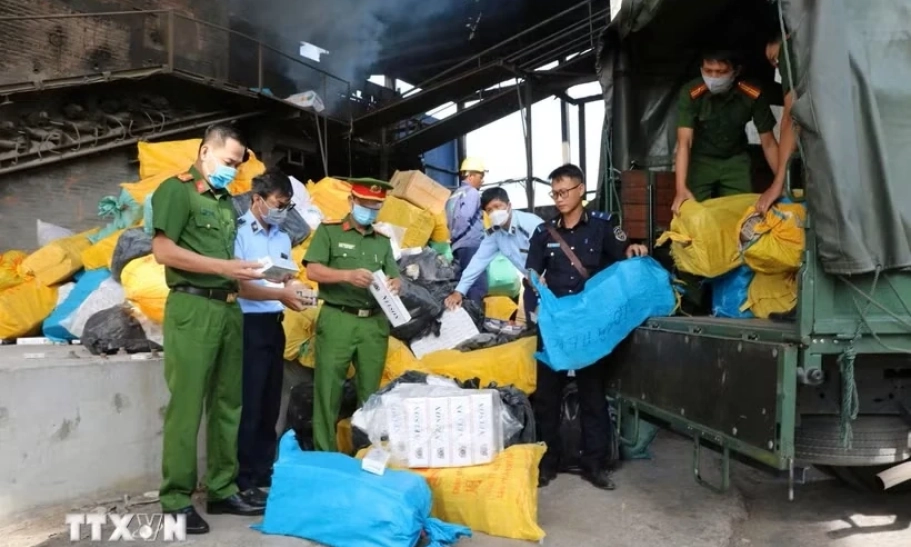 H&agrave; Nội: Chuyển hồ sơ vụ t&agrave;ng trữ hơn 8.200 bao thuốc l&aacute; nhập lậu sang C&ocirc;ng an