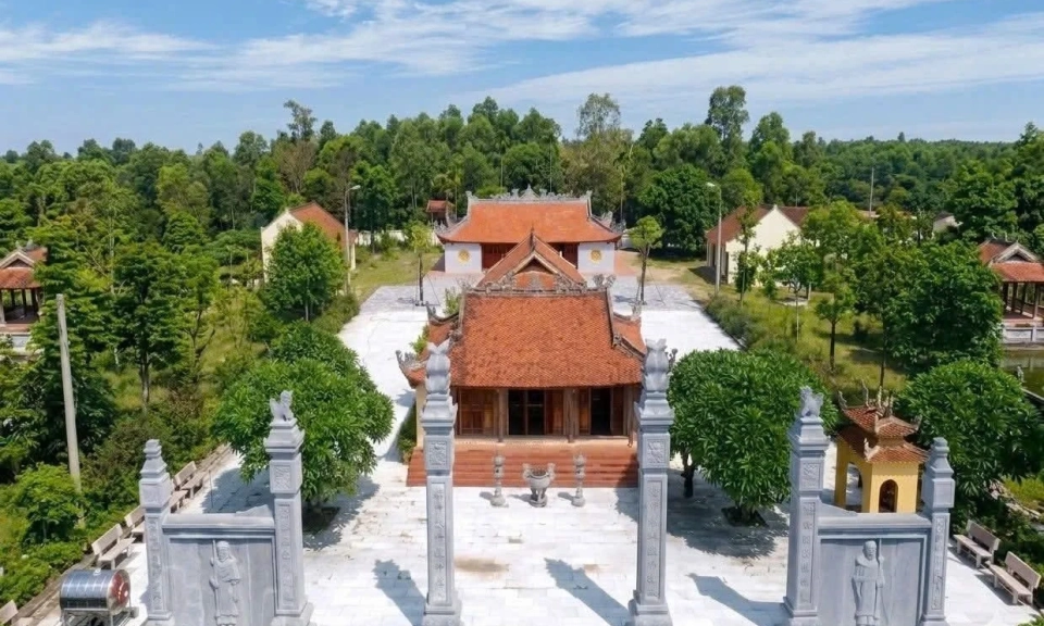 H&agrave;nh tr&igrave;nh qua hai mốc son lịch sử d&acirc;n tộc: Từ Ho&agrave;ng đế L&yacute; Nam Đế đến Chủ tịch Hồ Ch&iacute; Minh - bản h&ugrave;ng ca tr&ecirc;n đất Vạn Xu&acirc;n