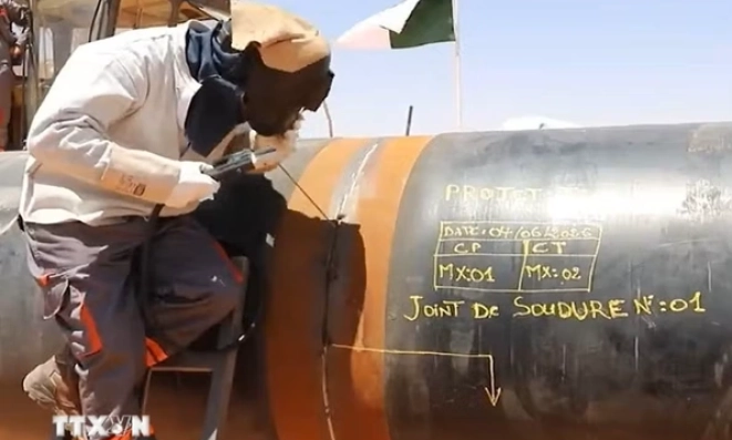 Ba nước ch&acirc;u Phi khởi động đường ống kh&iacute; đốt xuy&ecirc;n Sahara
