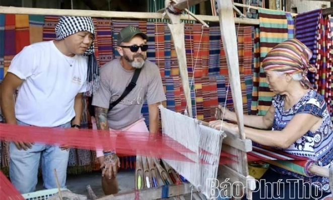 Đưa&nbsp;văn h&oacute;a bản địa th&agrave;nh lợi thế thu h&uacute;t du kh&aacute;ch