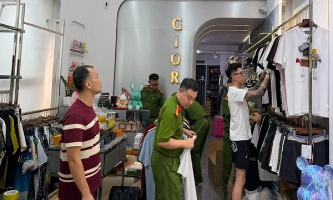 Khởi tố vụ &aacute;n b&aacute;n h&agrave;ng giả Louis Vuitton, Gucci, Adidas...
