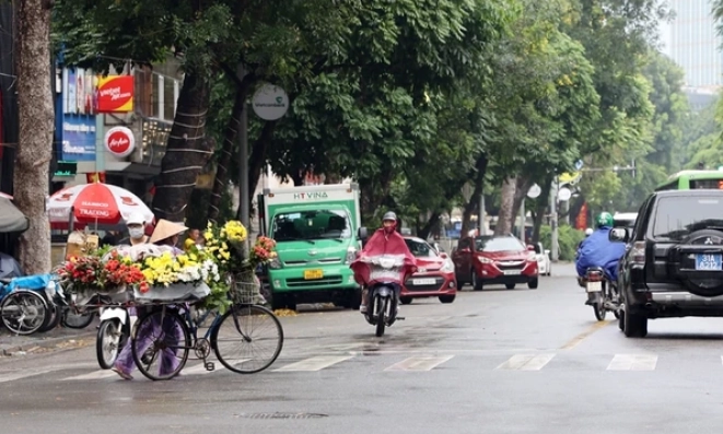Thời tiết ng&agrave;y 11/6: Bắc Bộ, Trung Bộ v&agrave; Nam Bộ c&oacute; mưa d&ocirc;ng, nguy cơ lũ qu&eacute;t ở v&ugrave;ng n&uacute;i