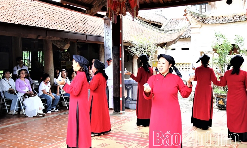 Văn h&oacute;a v&agrave; con người l&agrave; động lực ph&aacute;t triển bền vững