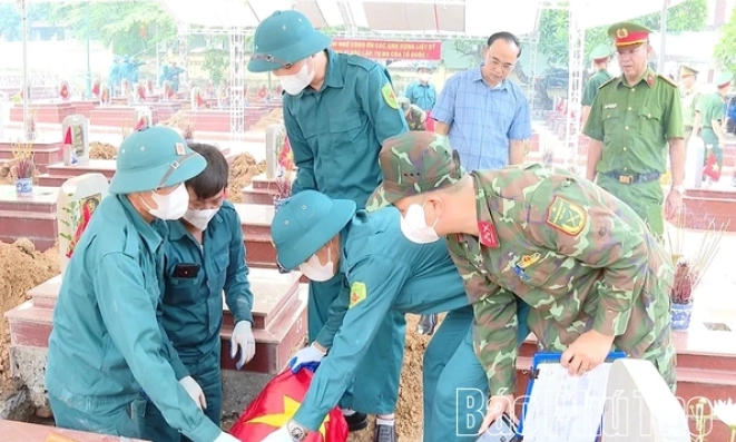 Triển khai lấy mẫu h&agrave;i cốt liệt sĩ tại c&aacute;c nghĩa trang liệt sĩ x&atilde; Ho&agrave;ng An