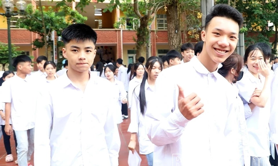 Kỳ thi tốt nghiệp THPT năm 2026 tại điểm thi Trường THPT Nguyễn Tất Th&agrave;nh diễn ra an to&agrave;n, đ&uacute;ng quy chế