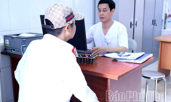 Đồng h&agrave;nh với người nhiễm HIV