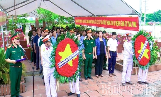 X&atilde; B&igrave;nh Ph&uacute; lấy mẫu h&agrave;i cốt liệt sĩ phục vụ gi&aacute;m định ADN