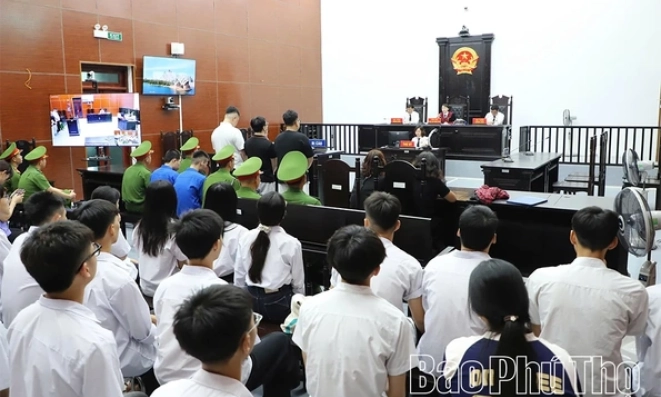 Chặn thuốc l&aacute; điện tử v&agrave;o học đường
